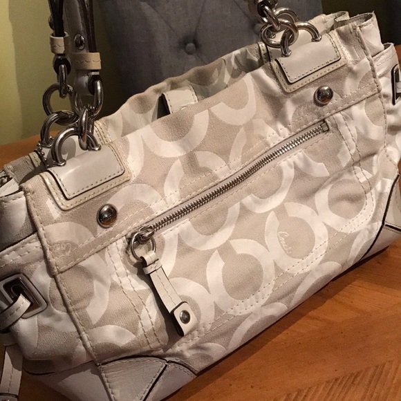 Cream coach shoulder bag - Picture 2 of 8